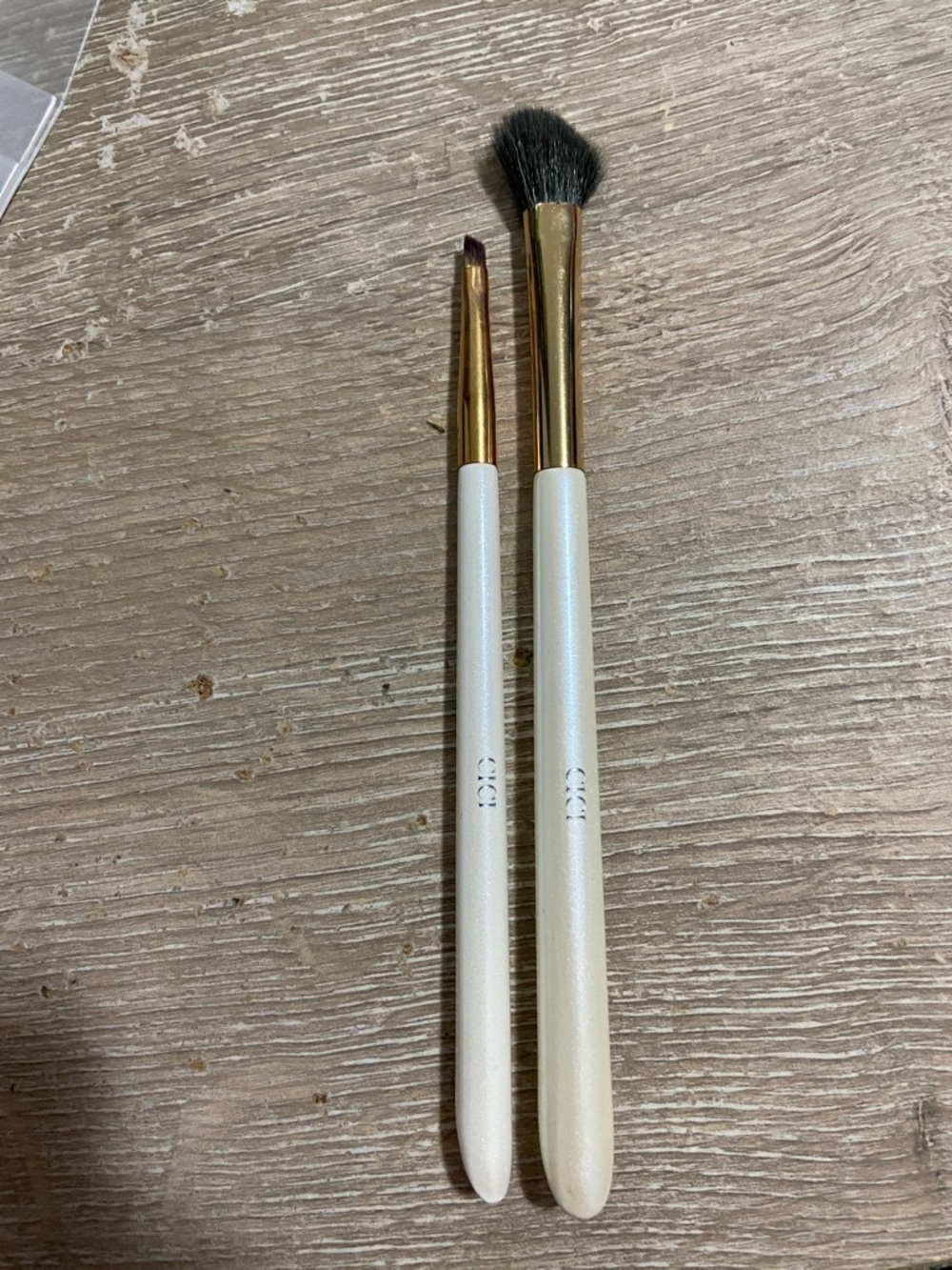 Pearl White and Gold Eye Brush Set - Angled Liner & Fluffy Shader
